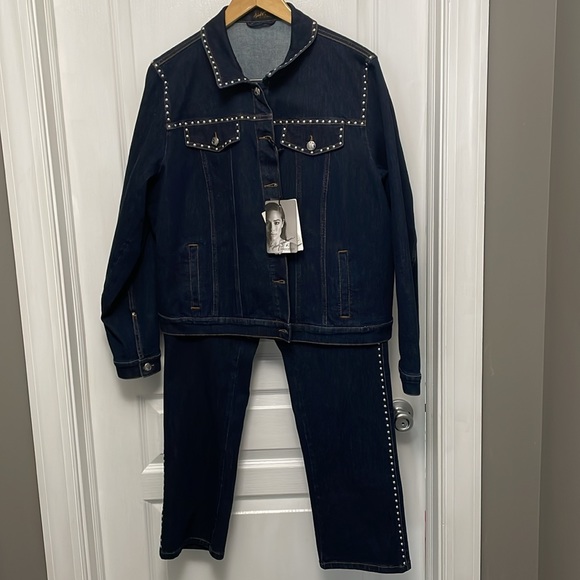 NWT ASHLEY GRAHAM X MARINA RINALDI Studded Denim Jacket and Jeans Set
Size US 18 - Picture 1 of 15